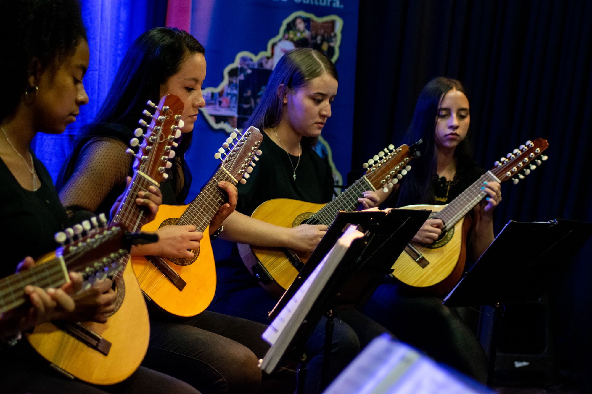 Estudiantina Acuarela