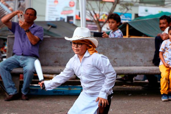 Grupo de Proyección Folclórica "Nueva Colombia" Juvenil